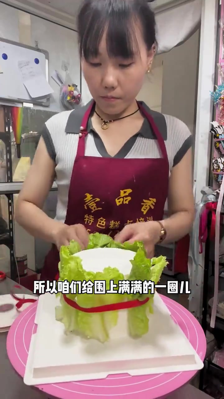 超有创意蛋糕!按顾客要求放生菜等,还系蝴蝶结