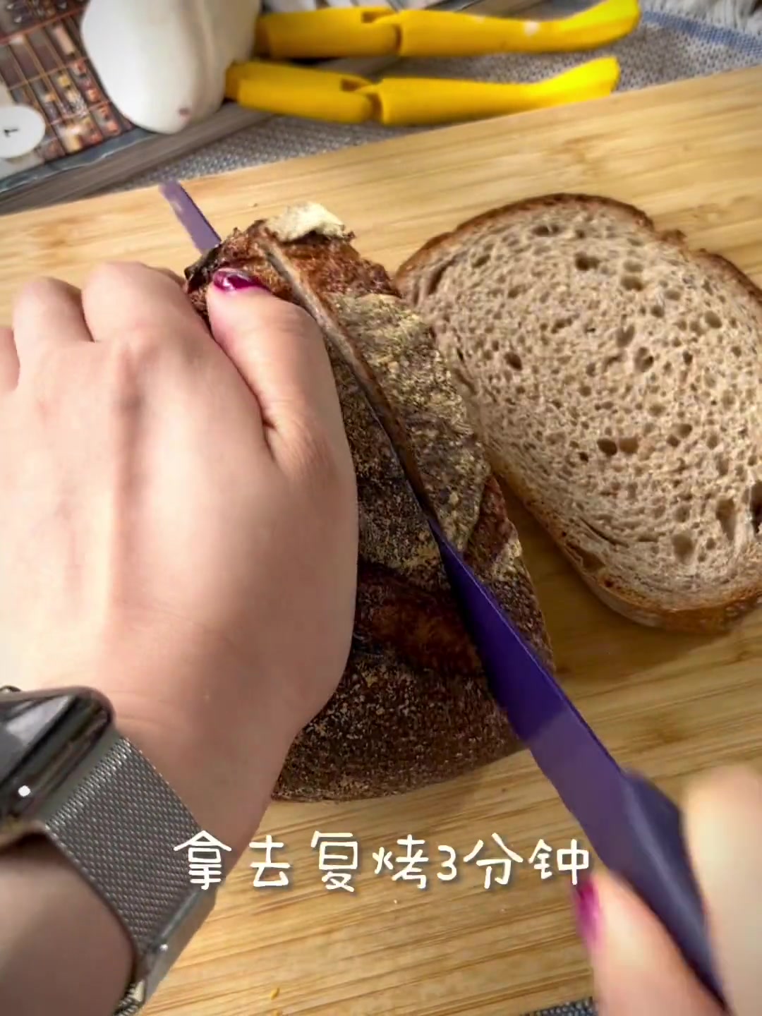 复刻了文森特老师去年做的菠菜奶酪脆皮鸡三明治!真的好吃炸了!