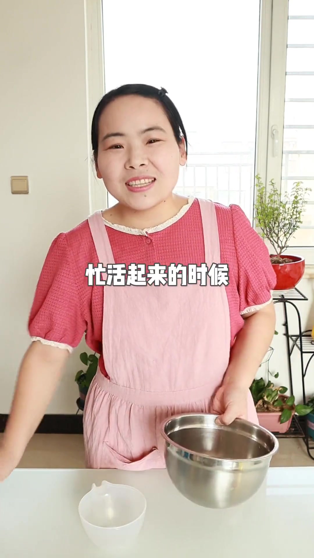 今天分享一个我自用了好多年的六寸可可戚风蛋糕做法,内容详细,简单易做!