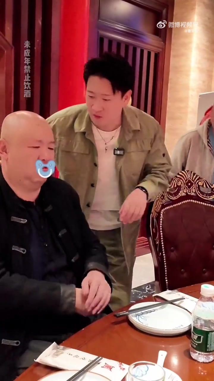 金霏请客吃烧鸽子,加上五斤满黄皮皮虾,太行啦!