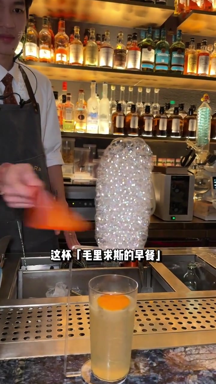 爆米花桶装鸡尾酒&漂浮在空中的红色气球,还有可以吃用的“肥皂泡”,创意十足!