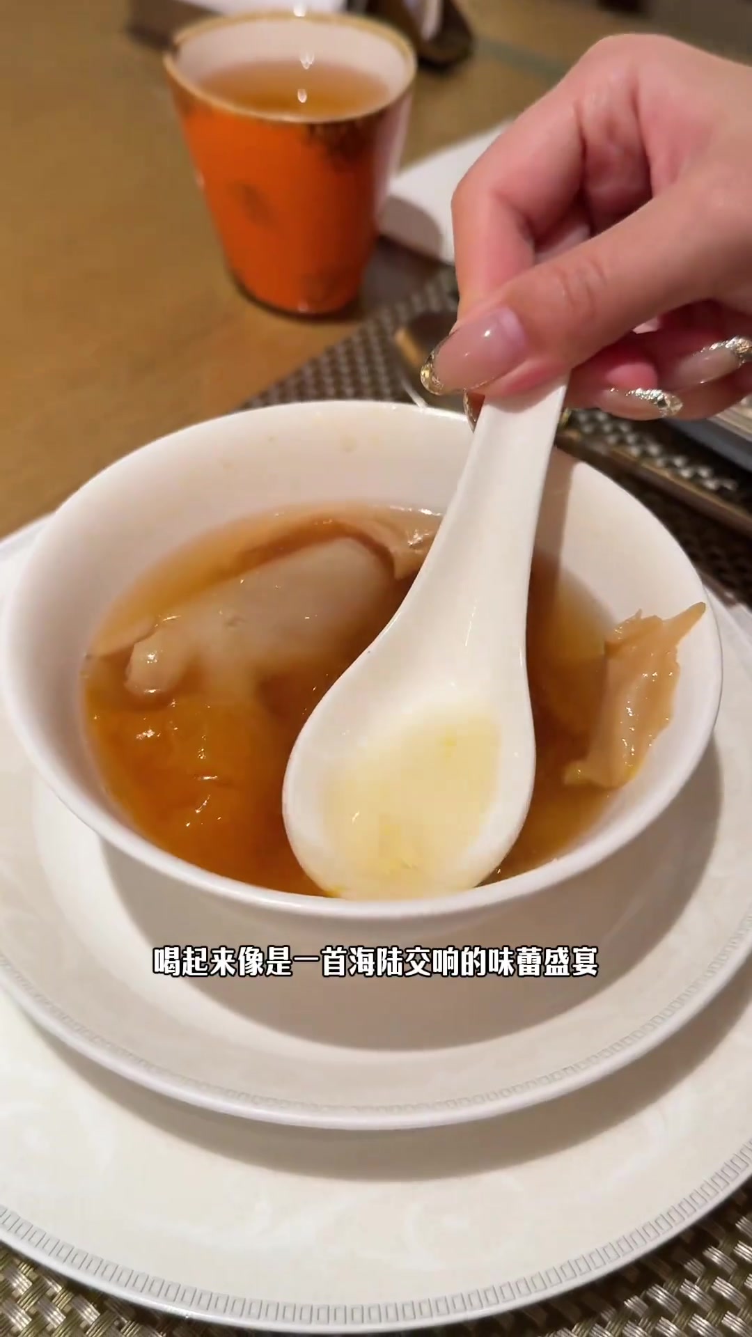 在香港居民楼里的失传古法粤菜，吃一顿用美食重现的中华历史瑰宝，唐明皇御膳鹧鸪羹。带你试试看
