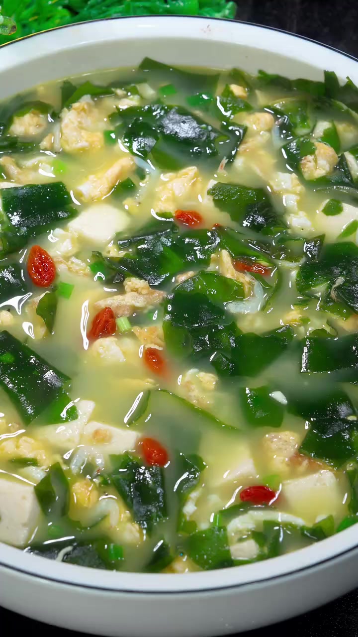 裙带菜豆腐汤