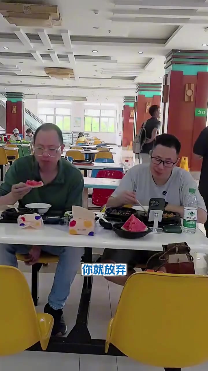 也许你身边是是如此,他们选择了一些看上去没那么大众的品类,默默的赚钱