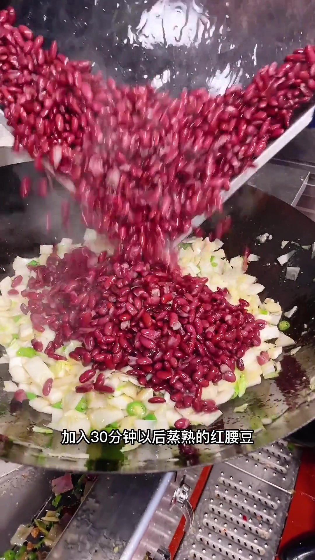 红腰豆炒白菜杆子,我们食堂第一次吃,比较有特色的一个菜