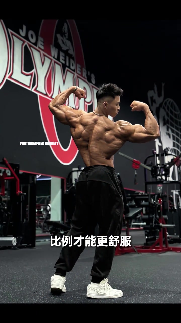 健身房里怎么拍健美造型最帅?有肌肉的都来试试