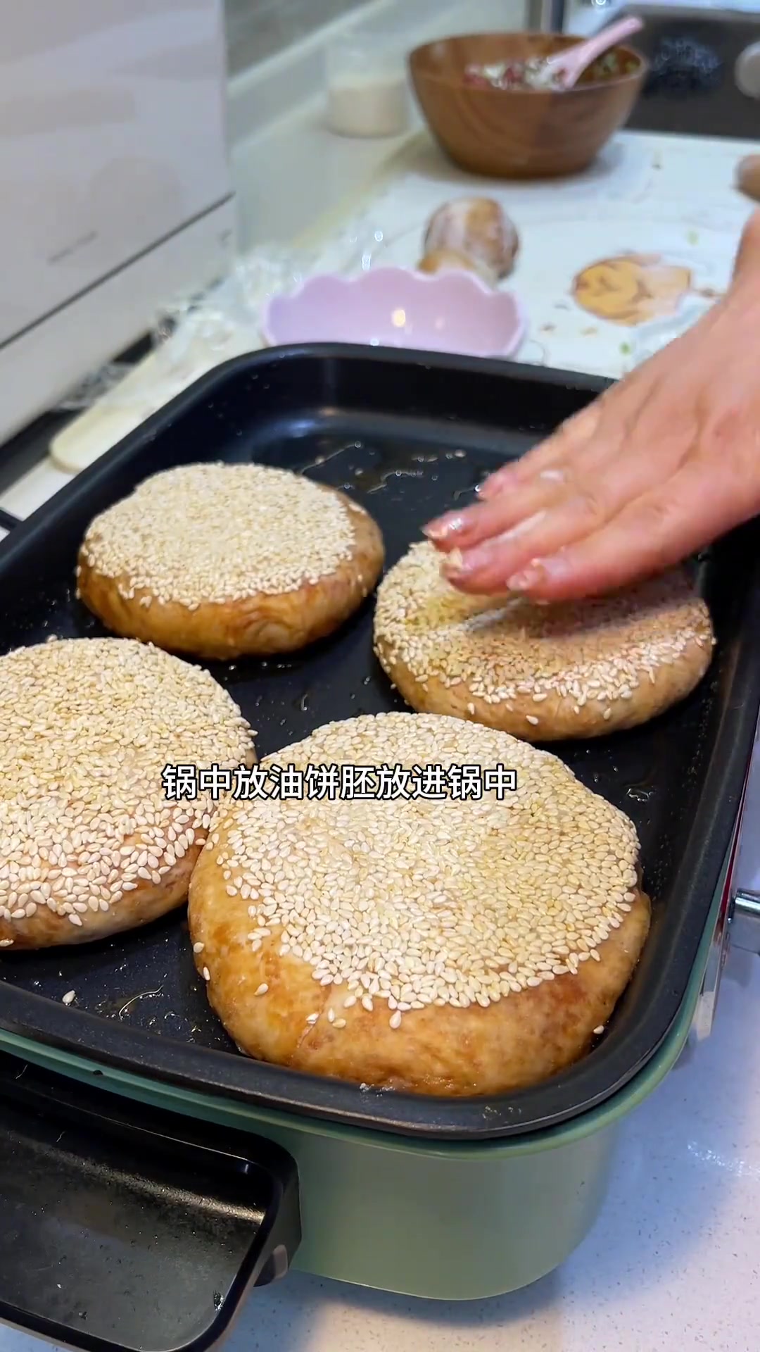 在家能做早餐店麻酱肉烧饼,咬一口酥掉渣还冒油