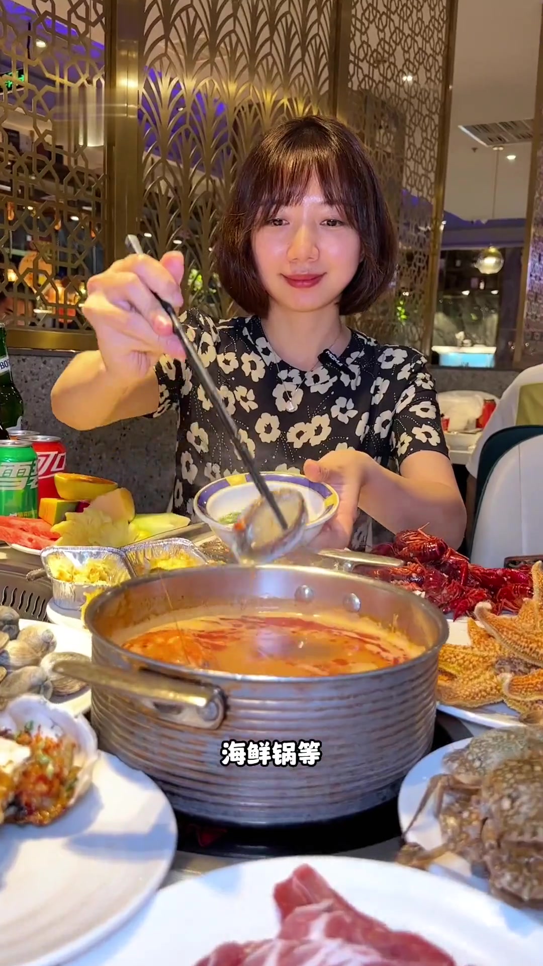 几十块钱一斤榴莲随便吃,海鲜、汤锅、烤肉品种超丰富