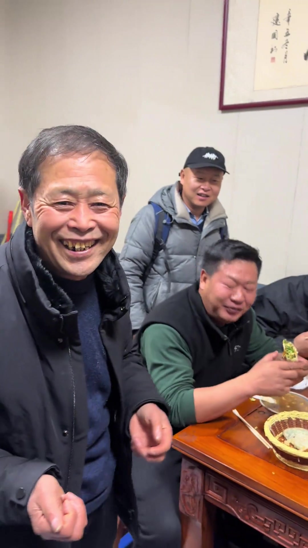上一次和炮哥兄弟们喝胡辣汤在郑州!这次来到了正宗的北舞渡闪国雨胡辣汤!