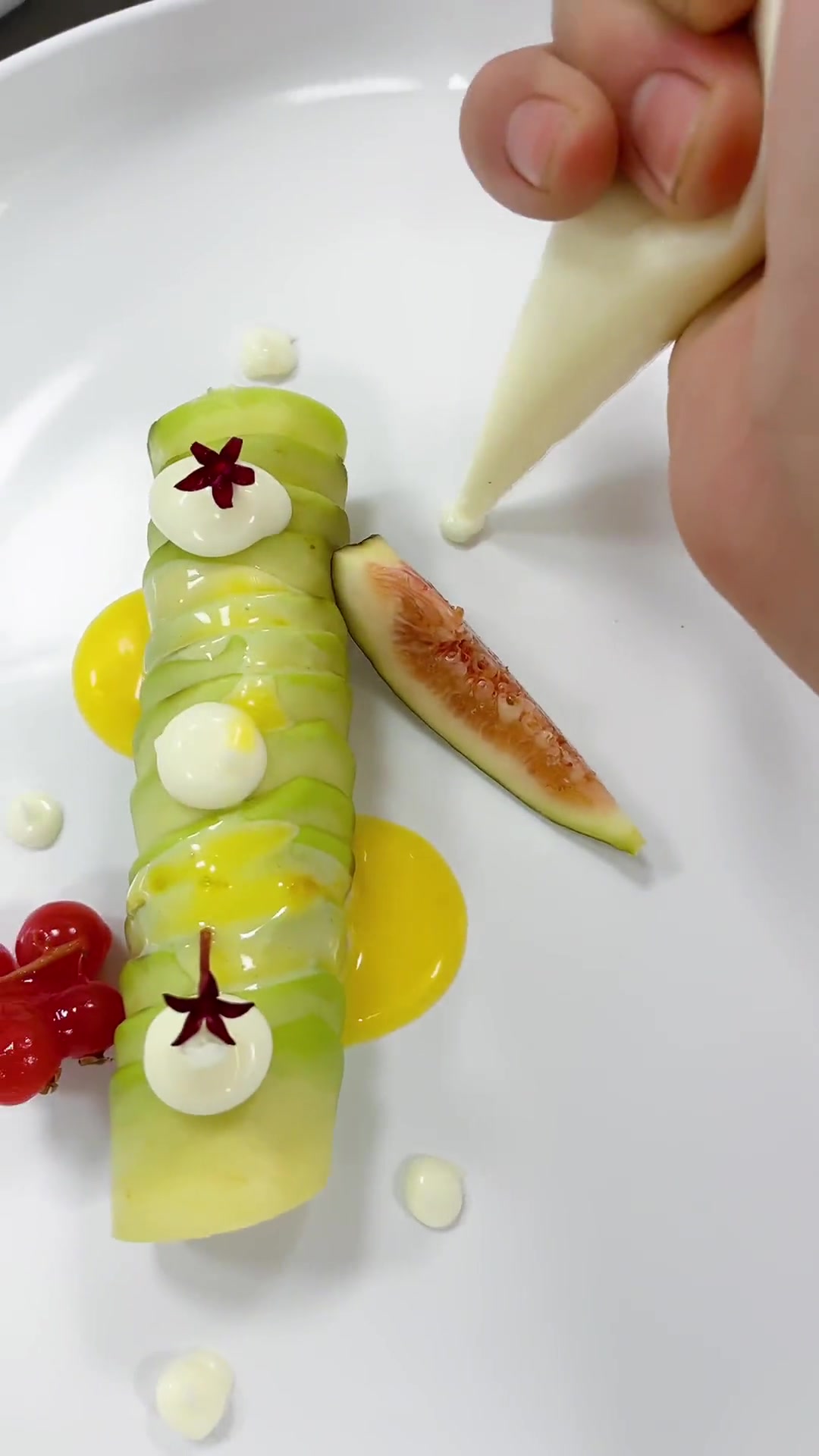 黑胡椒三文鱼牛油果沙拉，详细的做法分享给大家，用心教做菜，感谢您的支持！