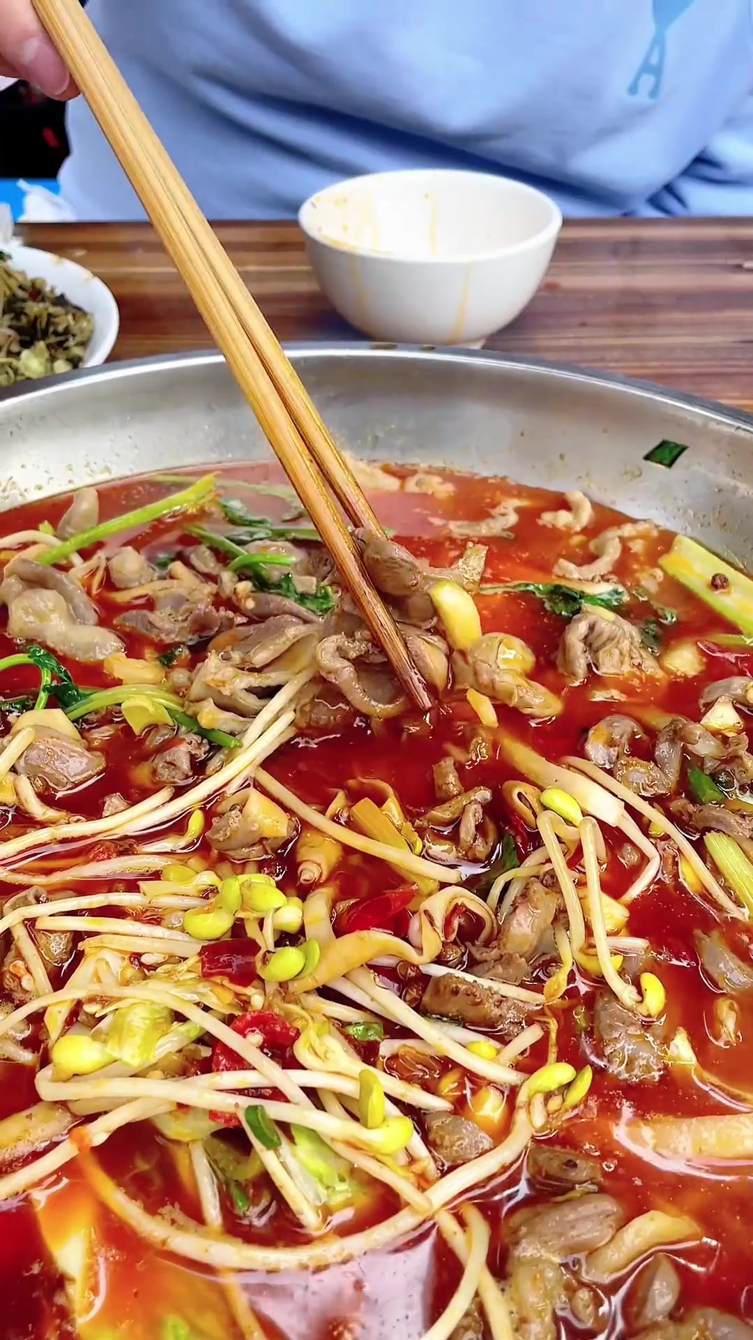 花262在重庆路边吃了一大锅泡椒鸡杂里面哪个牛肉是真不错