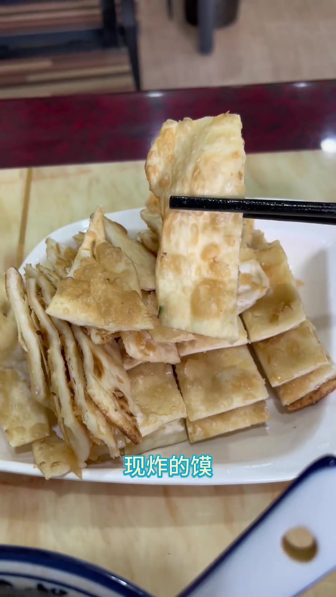 哇这家兰州拉面店好实在,羊肉泡馍汤鲜味美,好店分享