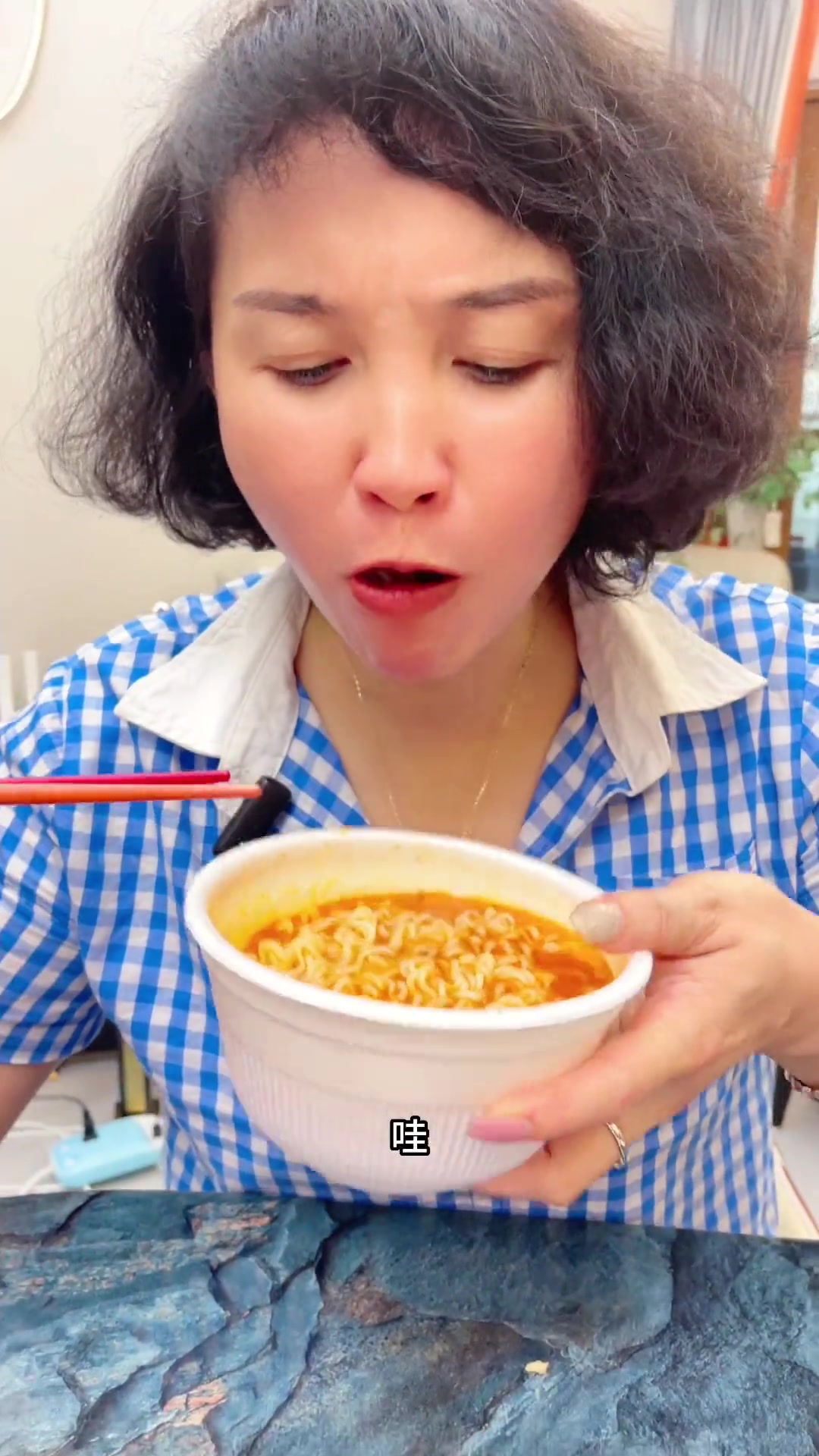 以前飞韩国每次都要买十桶八桶的韩式泡面,是真好吃啊