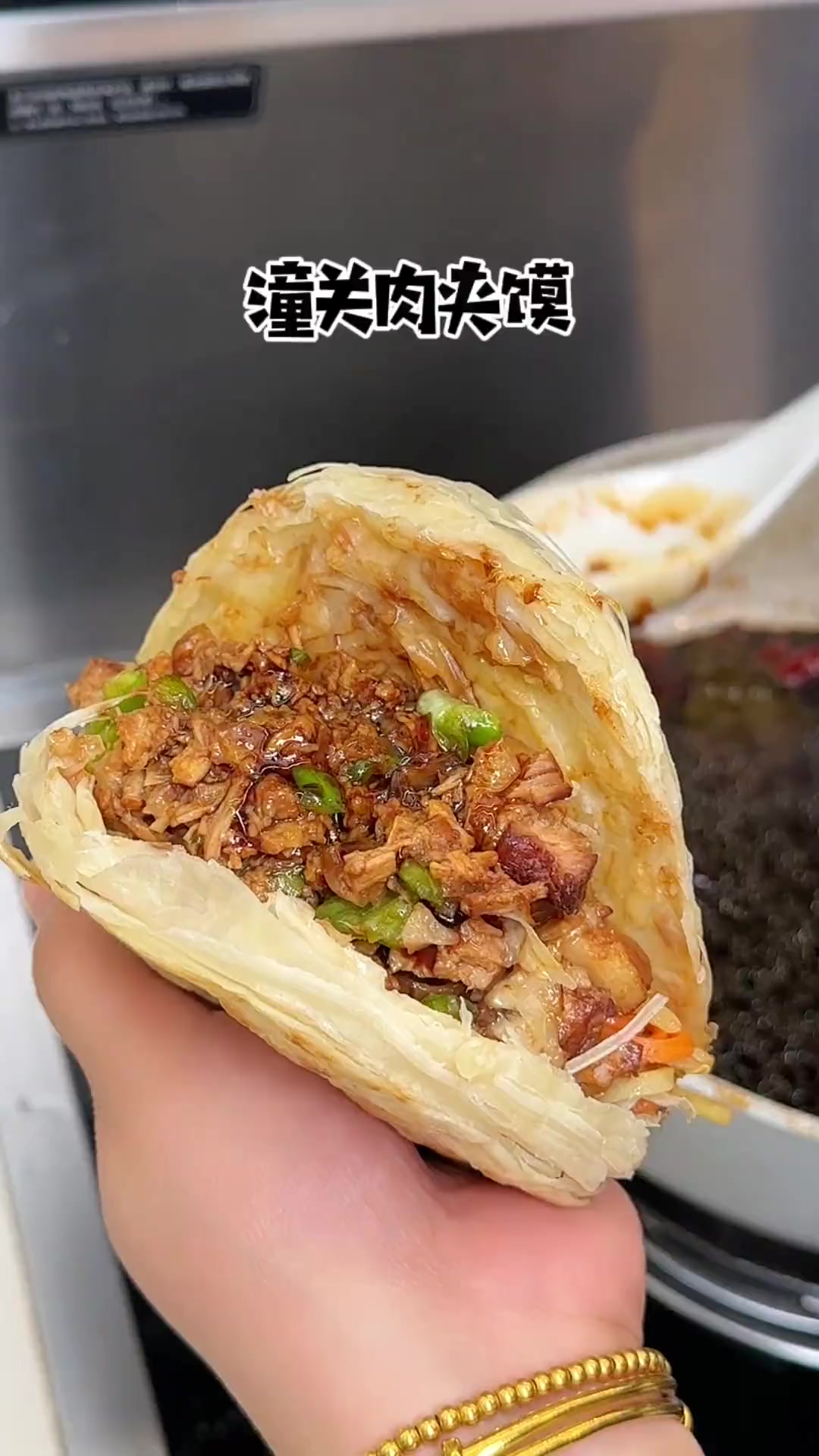 孩子想吃肉夹馍你就像我这样在家做，干净卫生，想吃多少做多少～