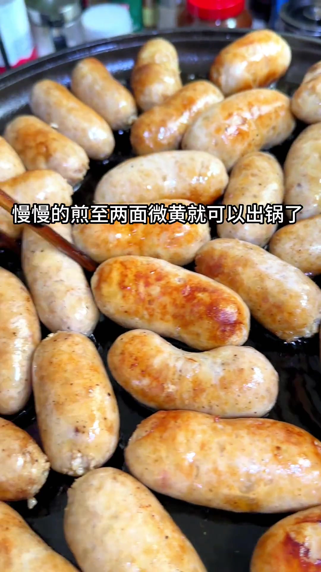 工地10元离谱盒饭,有奥尔良大汉堡纯手工脆皮肠和红烧肉,工友一抢而空!