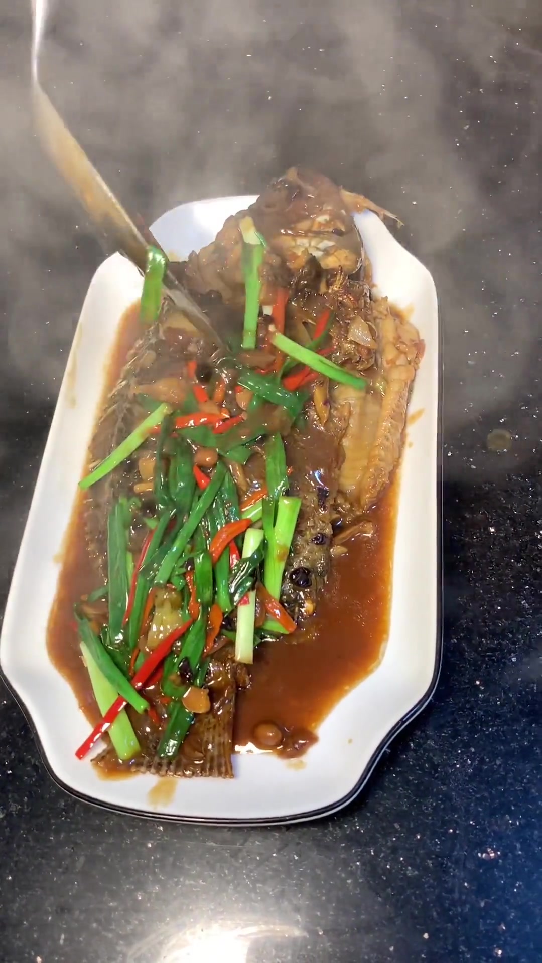 家常菜红烧鱼详细做法,鲜嫩入味一点腥味也没有,色香味俱全