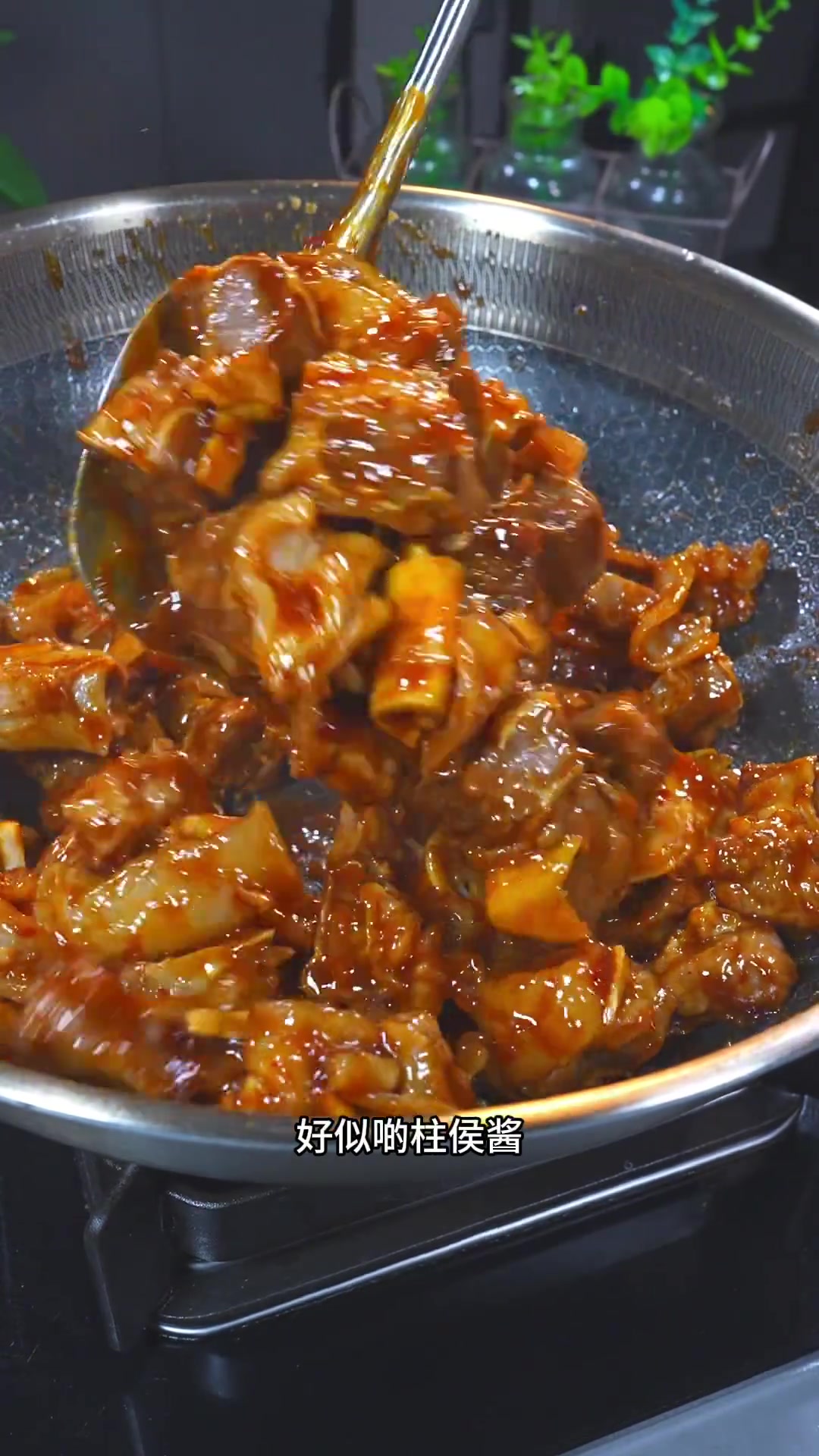 广东传统名菜,萝卜牛腩煲,教你在家就能轻松做美味牛腩煲～