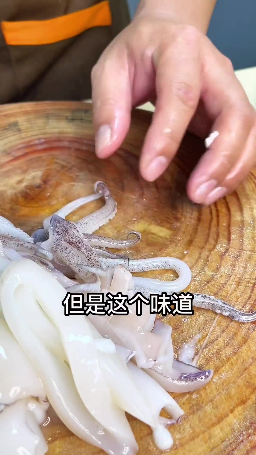 新鲜鱿鱼还是白灼好吃,原汁原味,做法超简单