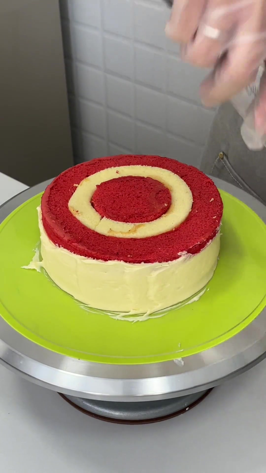 红丝绒奶酪霜蛋糕很浓郁的厚重口感,适合搭配茶水或者美式