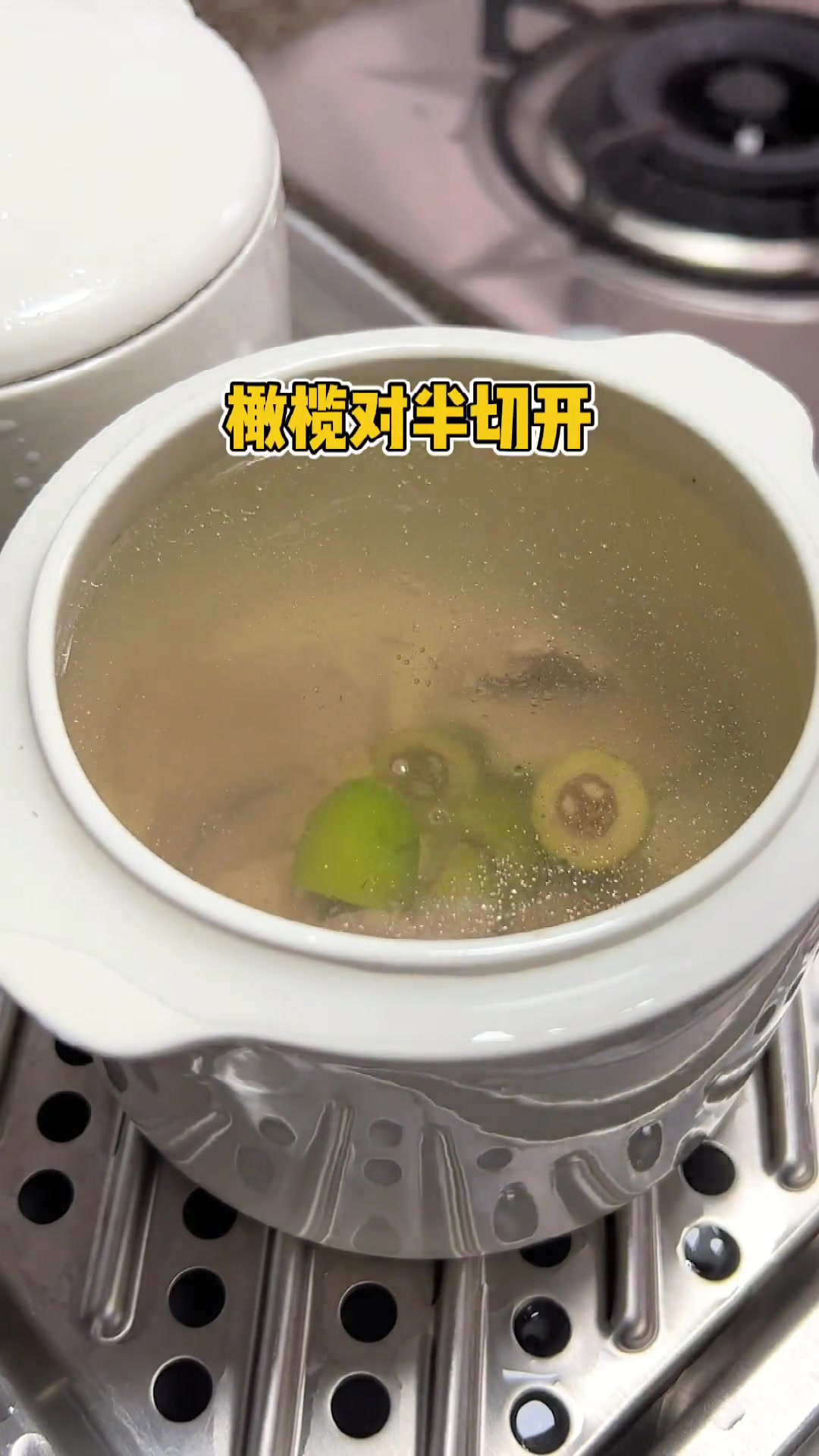 脚趾肉也就是猪腱子肉，在潮汕很受欢迎，搭配橄榄炖汤好好喝！