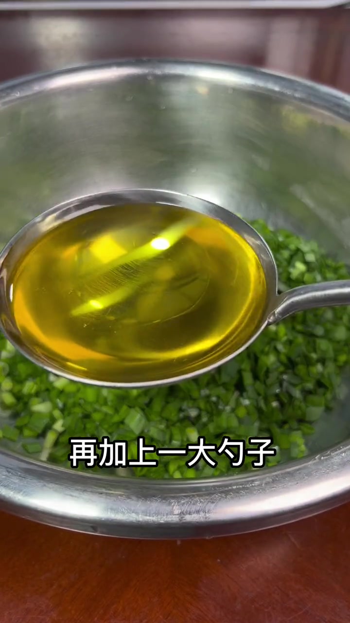 又到了，吃鹰爪虾的季节了，50买了3斤，包个鹰爪虾水饺，太鲜了，太好吃了！