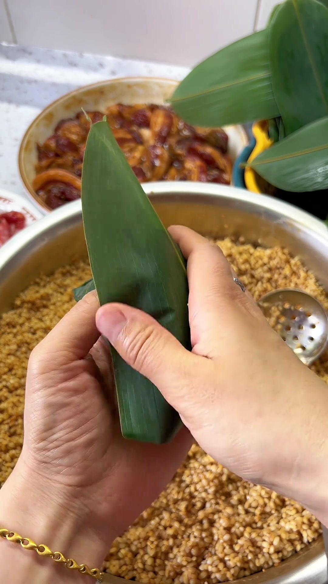 连续包了4年的粽子配方,被很多粉丝认可!五花肉腊肠粽,吃不腻