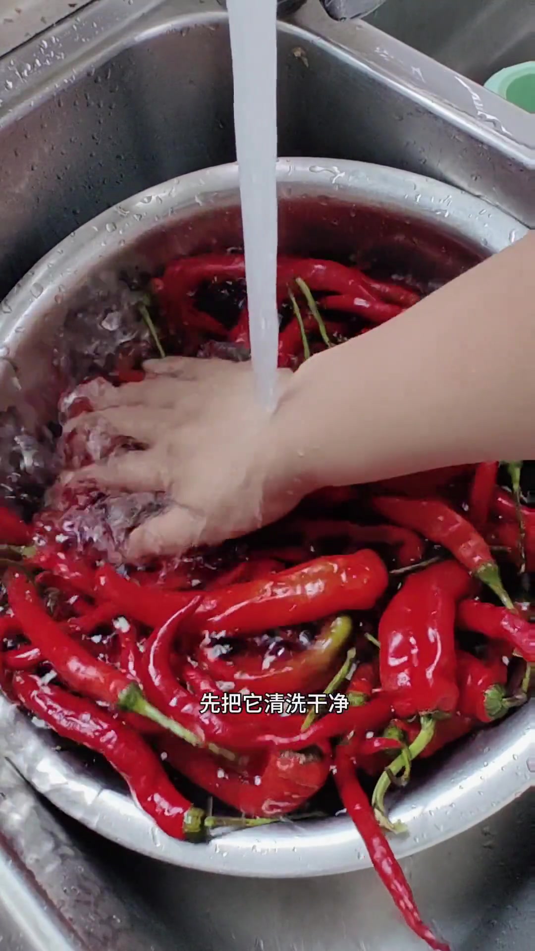 红辣椒上市季做辣椒酱,咸度适中,香辣可口,拌面超棒