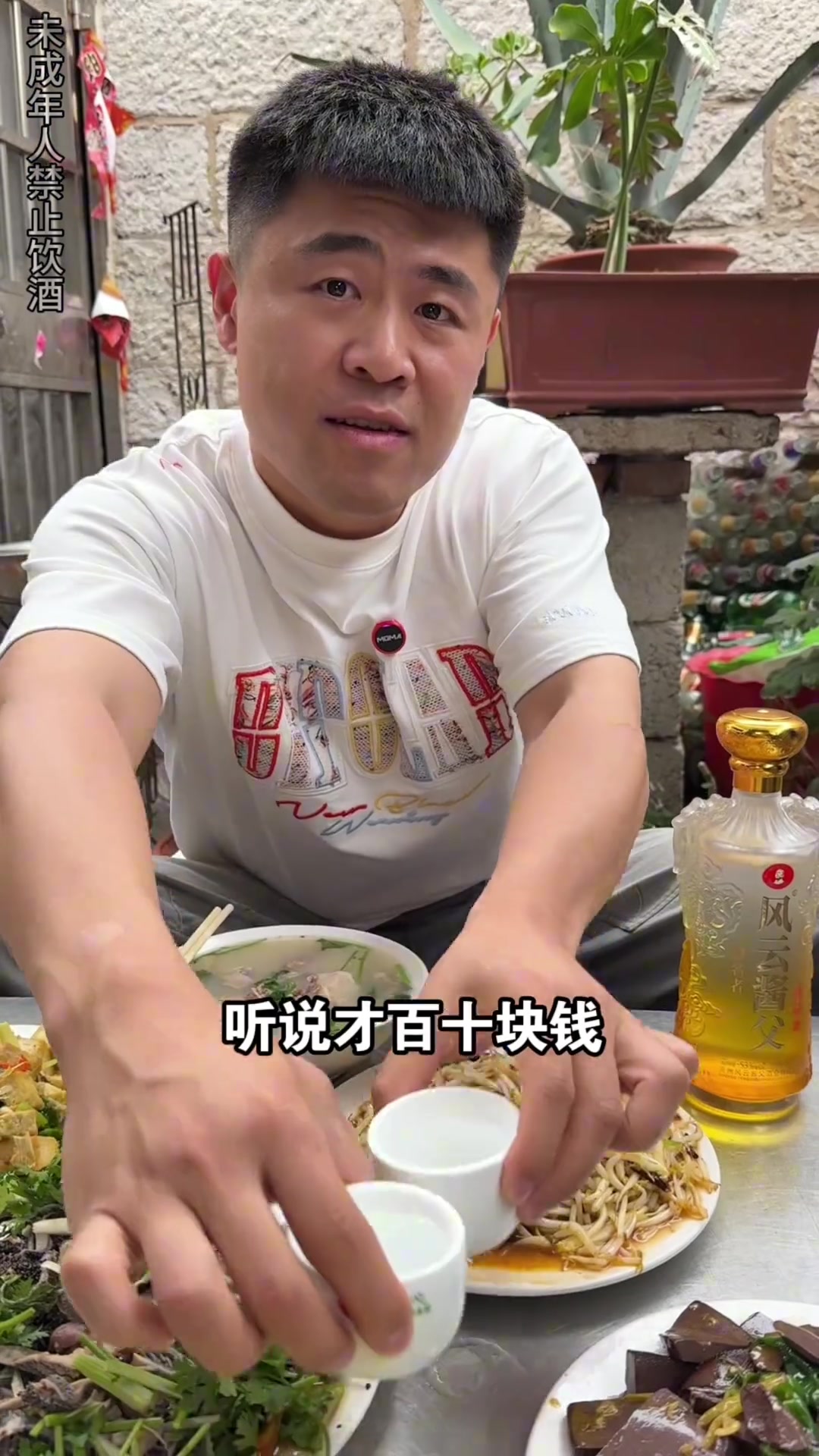 藏在小村镇里的羊汤馆,133吃一桌子菜,配上小酒喝美了