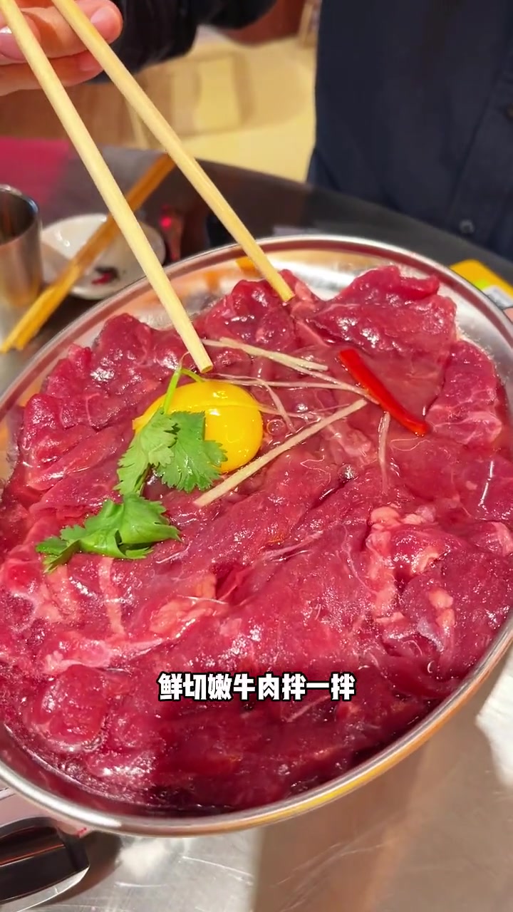 顺德本地佬开的海鲜大排档,有粥水火锅,干蒸排骨,顺德佬鸡,味道做的很不错,人均100左右,