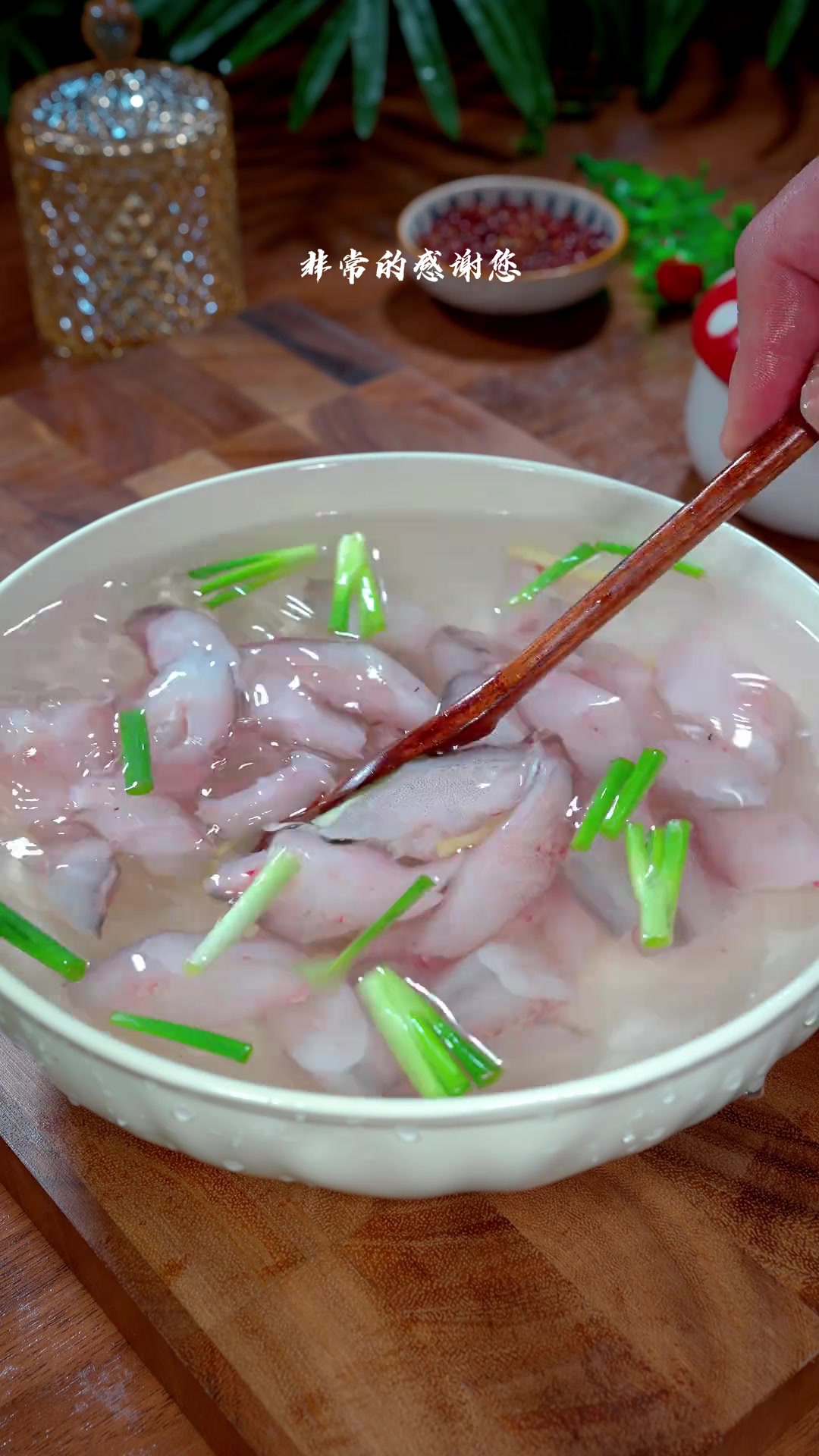 温州大排档热门特色菜酱椒蒸水潺,酱香微辣超下饭!