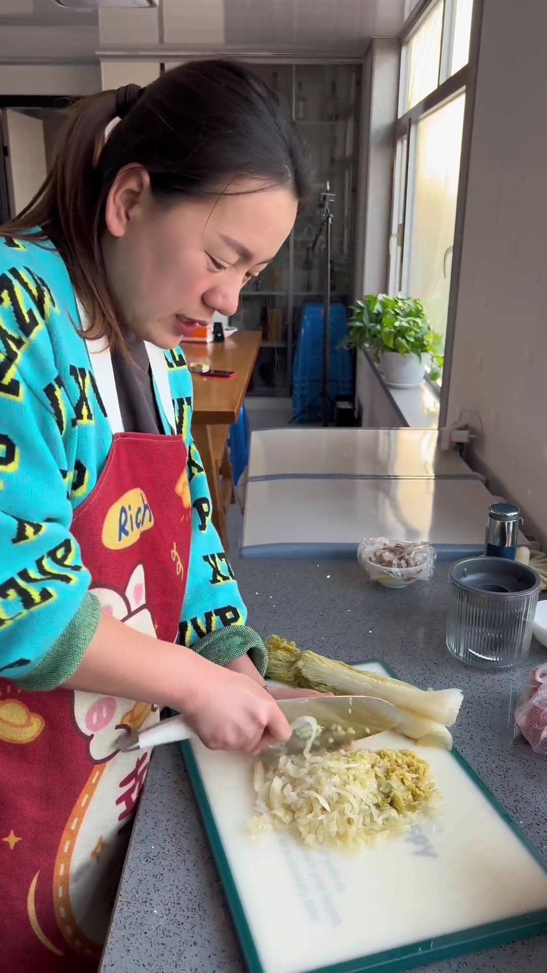 玉米面酸菜蒸饺水饺，简单又美味！