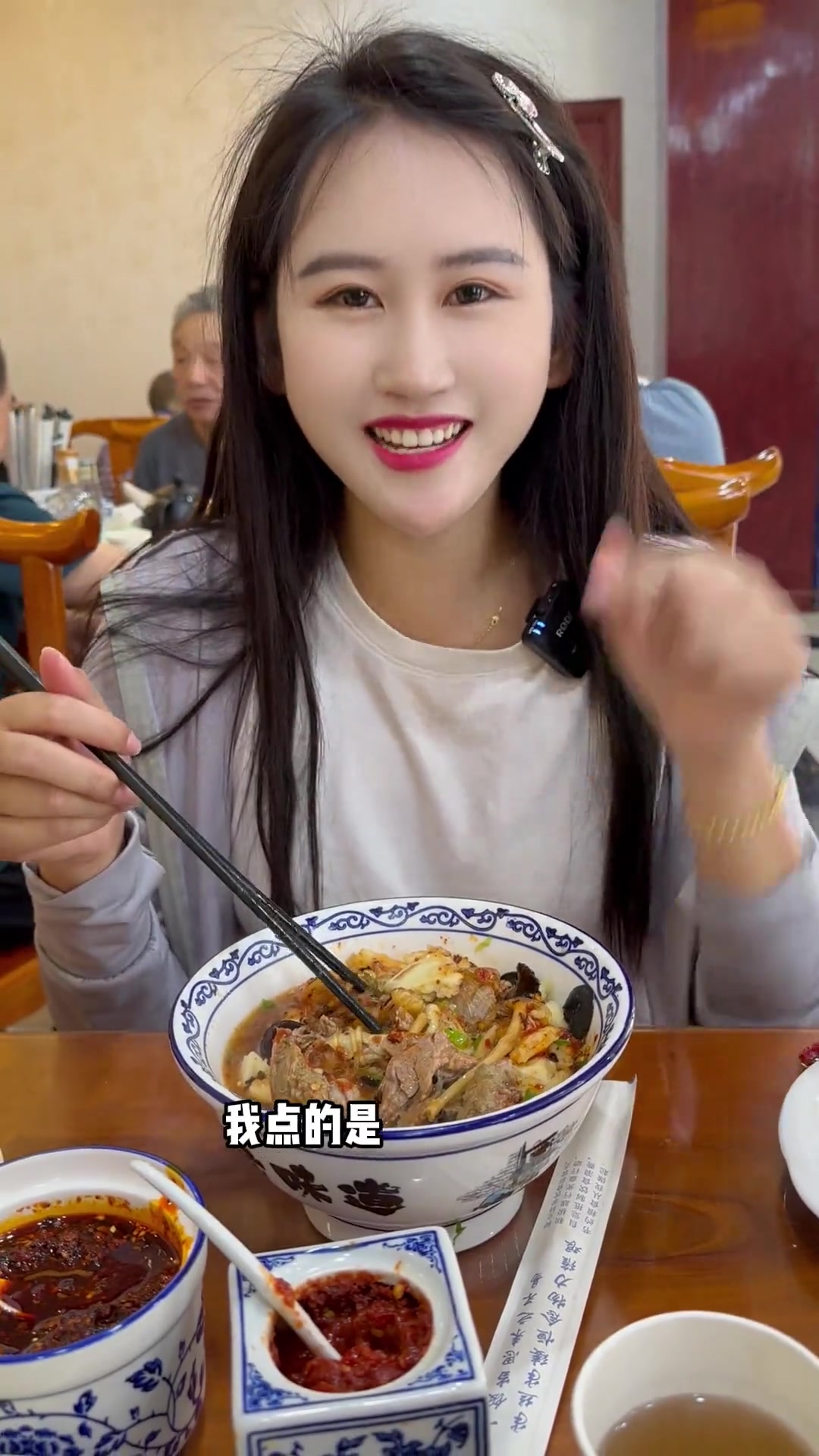 据说来西安一定要吃羊肉泡馍,你们看我掰的馍大小是对的吗?