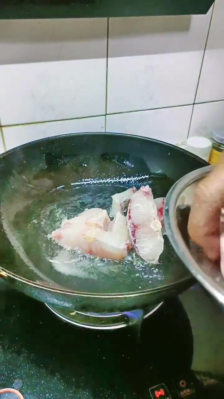 喜提十斤野生大草鱼，今晚红烧明天做鱼丸！