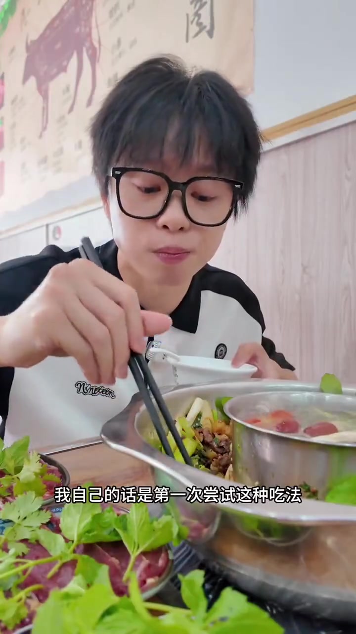 这才叫真正新鲜的土黄牛肉,每块肉都还在跳动,跑慈溪吃这一顿,吃美了