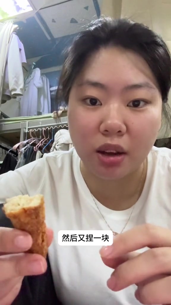 kfc经典回归吮指原味小锤锤搭配田园脆鸡堡真实测评