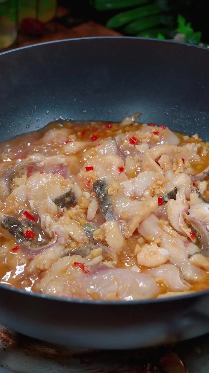 鲜香嫩滑蒜香鱼片教程，简单几步轻松搞定！