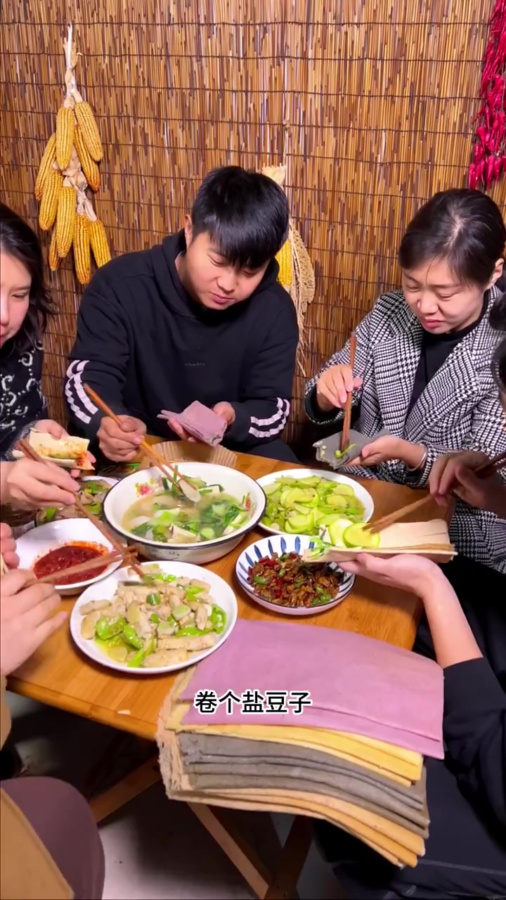 沂蒙山是煎饼的发源地,山东人就好这一口粗粮软煎饼