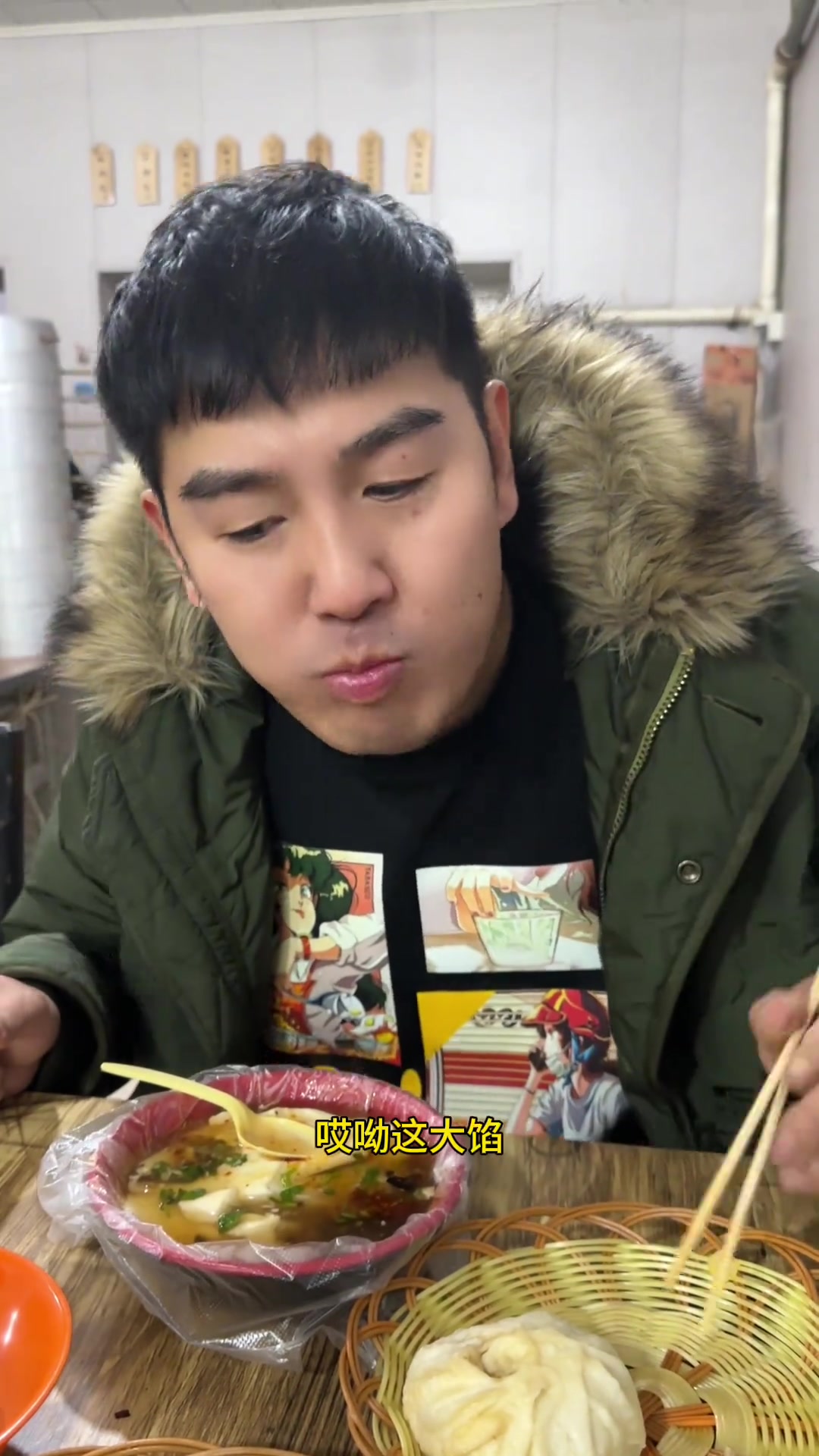 一块钱一个的大包子。纸壳子做也下不来啊