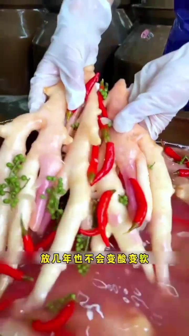 喜欢吃泡菜又做不好泡菜,那这个四川泡菜的做法你可要学会了,泡啥啥好吃