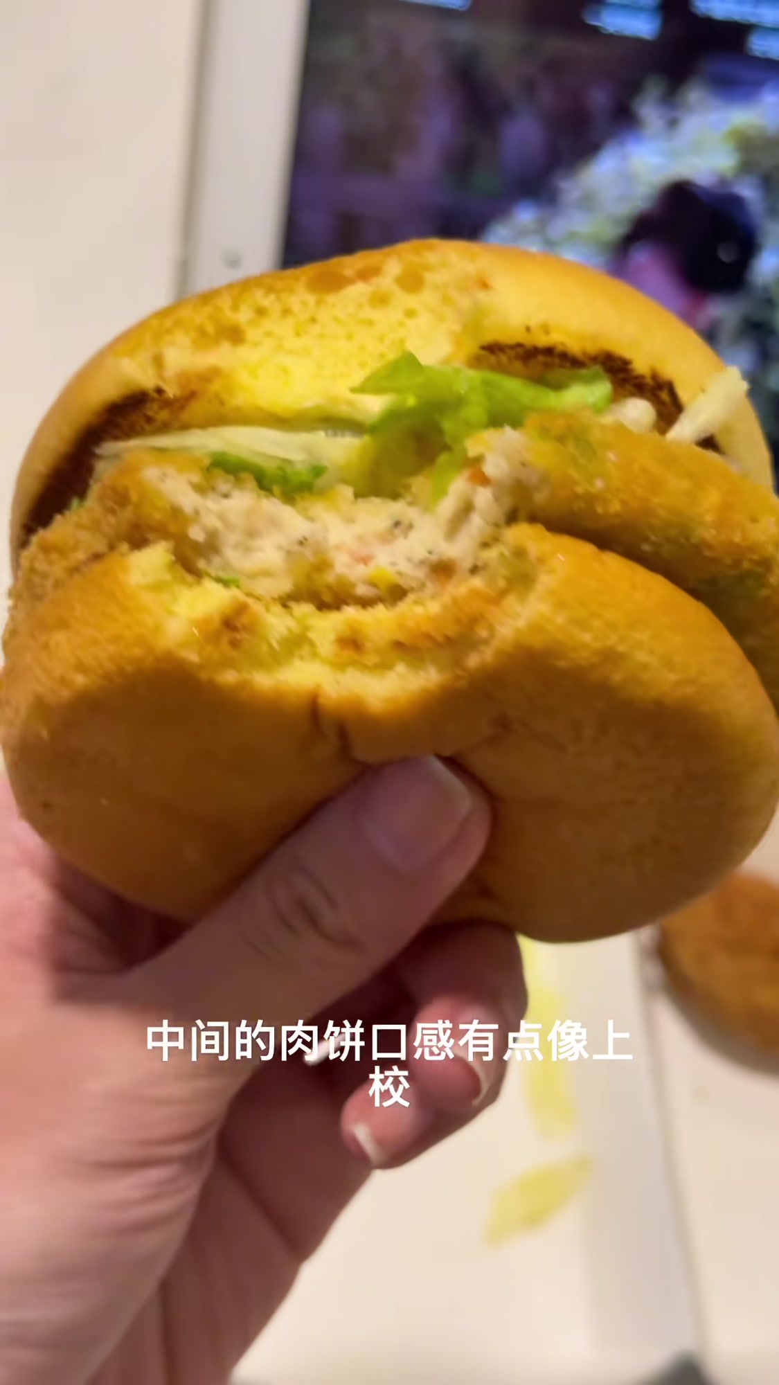 大家的盛情推荐下,品尝肯德基田园脆鸡堡的美味体验