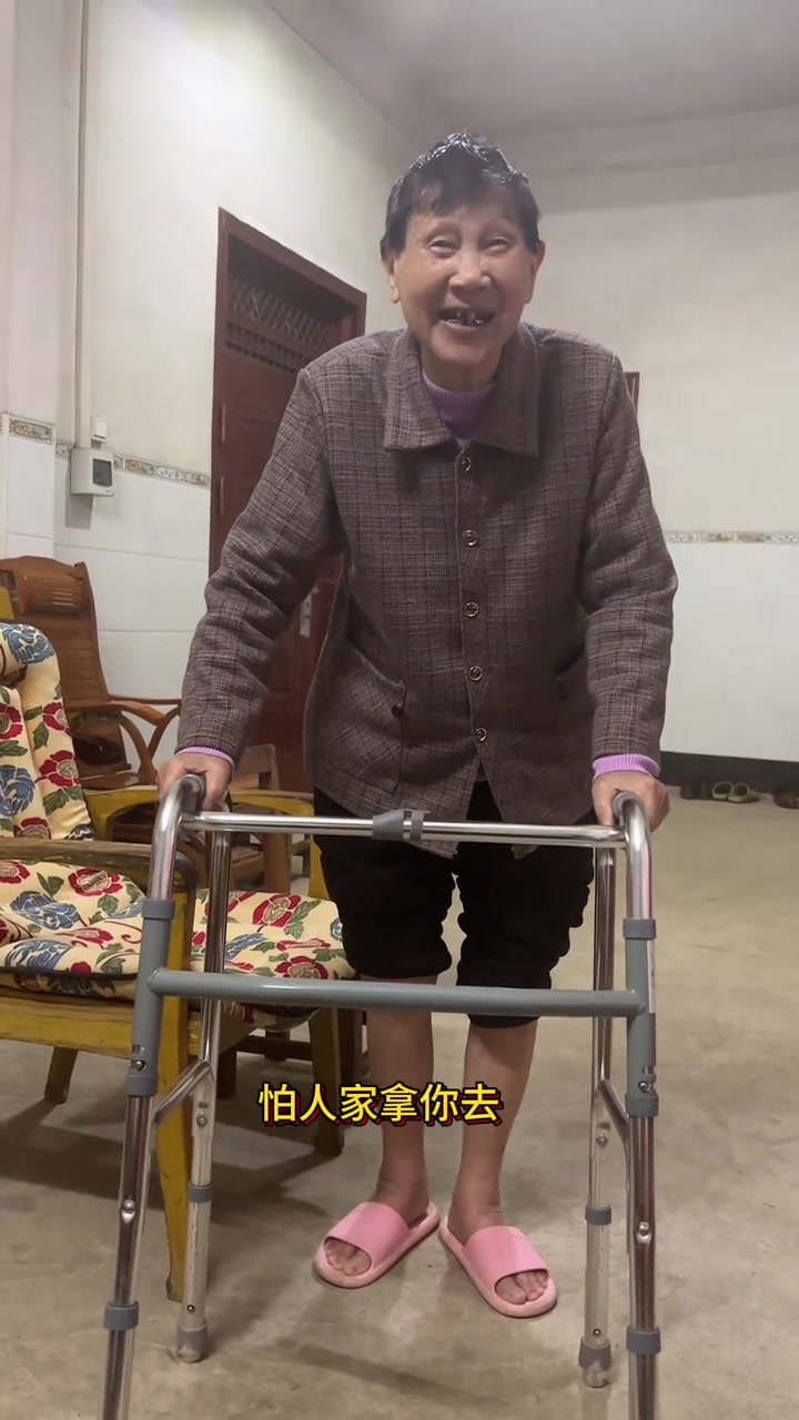 被婆家人疼爱真的太幸福了，婶婶的艾菜馍，爷爷的炒鸡肉，以及傍晚我不在家的两个小时可把我家老