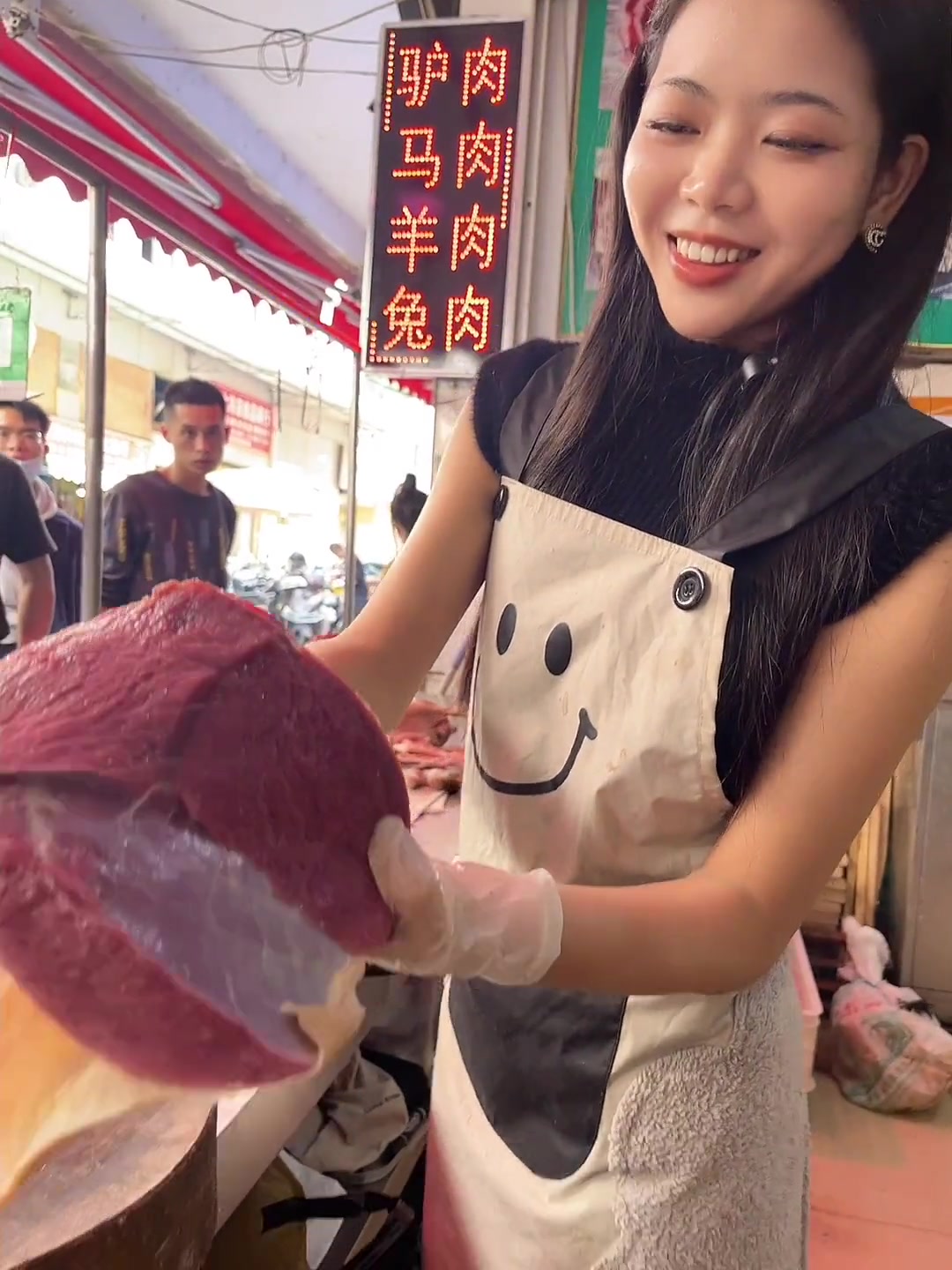 谁说马肉不好吃呀?你们看看,这些都是马肉爱好者!