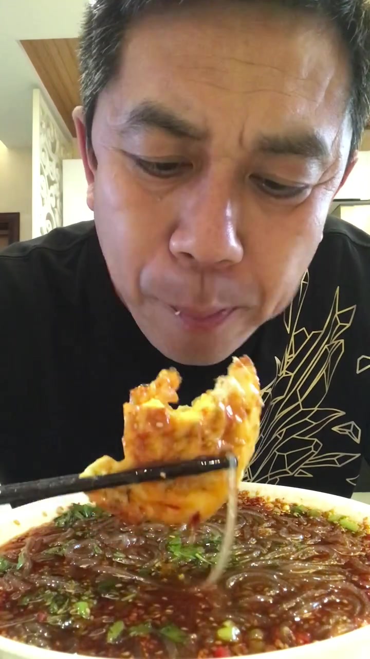 伏天没胃口？在家做酸辣粉，放俩煎蛋，嘎嘎好吃！