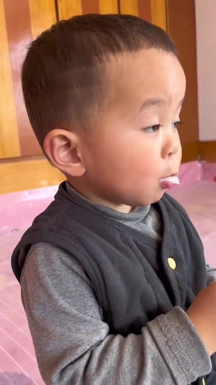 今天老妈捞的高粱米水饭，炖的辣菜缨炖豆腐，我爸的最爱