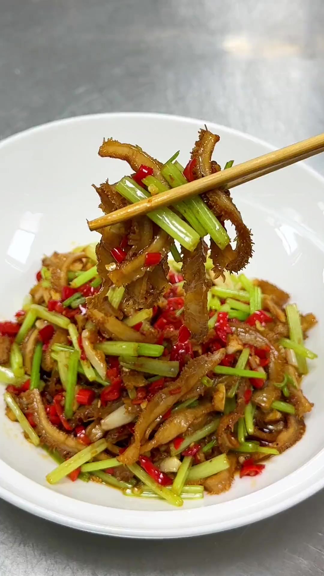 芹菜炒牛肚，下饭下酒不错