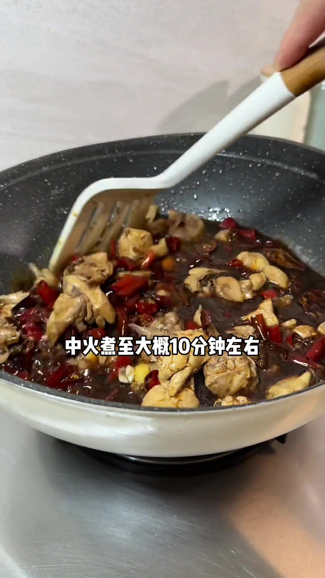 作为云南人，喜欢吃永平黄焖鸡的一定要试试这一道“永平辣子鸡”，做法超级简单，鸡肉很香超级入