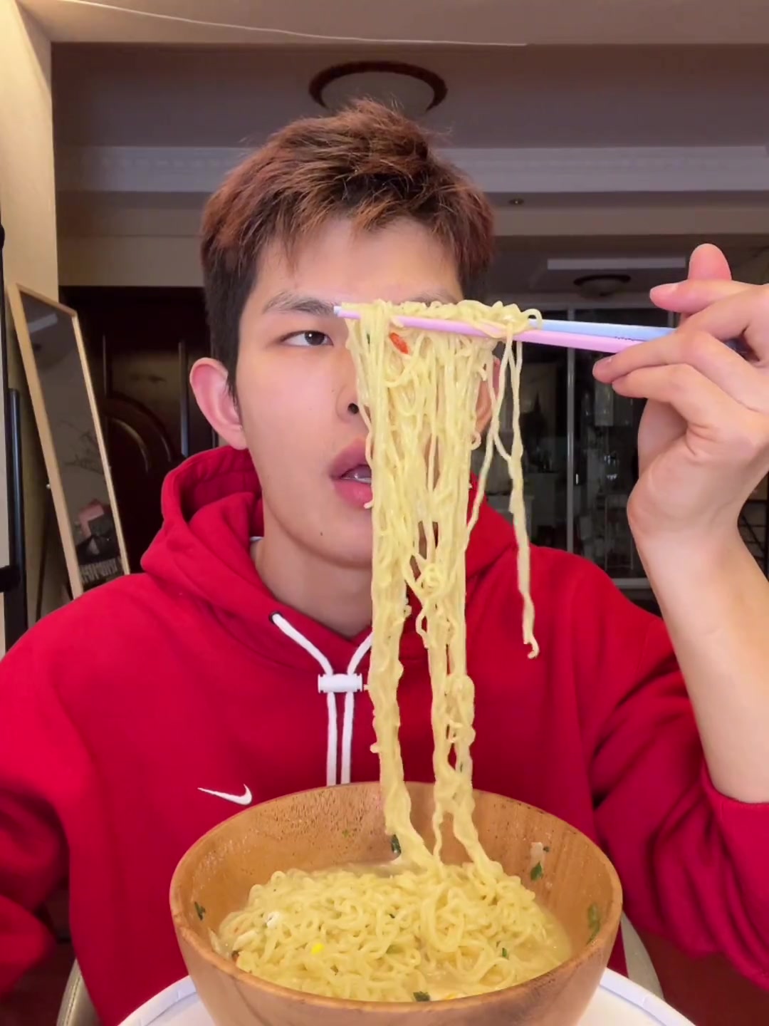 我真的超爱吃方便面?尤其这种汤底浓郁的!一次最少吃两包