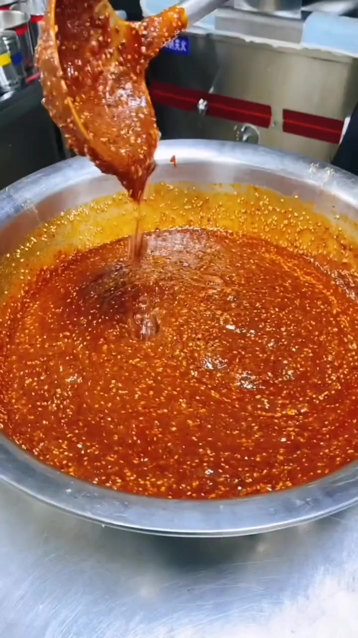 烧烤香辣酱比例，丁点干锅酱3瓶，辣妹子5小瓶香辣酱3瓶，老干妈油辣3瓶打碎，李锦记香辣牛肉