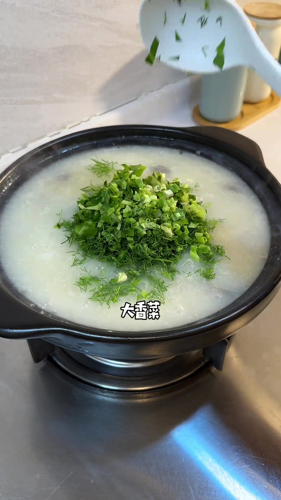 《下班后的美食日常》解锁云南特色美食之临沧佤族“鸡肉烂饭”，做法超级简单，没有人拒绝这鸡肉