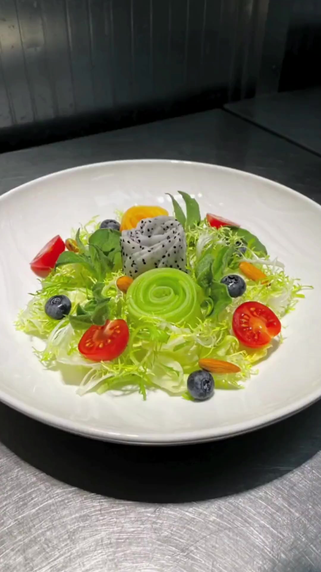 丘比沙拉汁1瓶丘比沙拉酱半瓶苹果醋250克白醋250芥末半支白糖450克所有调料放入料理机